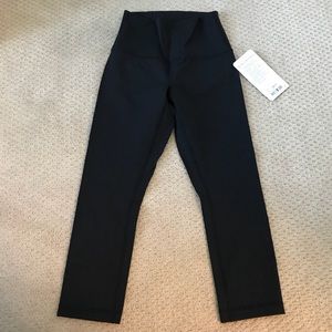 New Women’s Lululemon Wunder Under Crop HR *F Sz 4